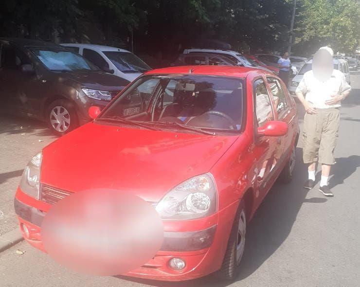 Un şofer de 90 de ani din Bucureşti și-a oprit Loganul într-o zonă aglomerată, de unde a refuzat să mai plece. Bărbatul uitase drumul spre casă Un şofer de 90 de ani din Bucureşti și-a oprit Loganul într-o zonă aglomerată, de unde a refuzat să mai plece. Bărbatul uitase drumul spre casă