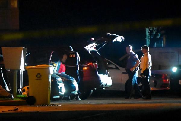 O femeie din Statele Unite a mers luni întregi cu cadavrele celor doi nepoţei în portbagajul maşinii. Poliţia a descoperit grozăvia după un control de rutină