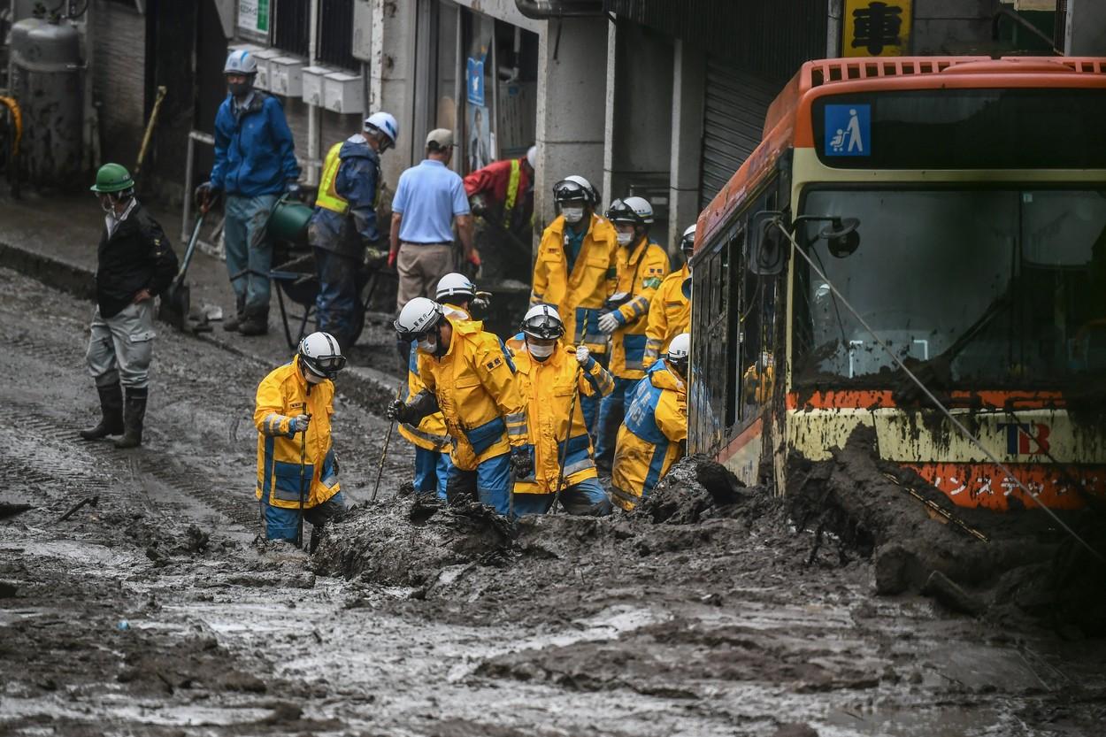 80 de persoane, date dispărute în urma alunecărilor de teren, "ca un tsuami", din Japonia