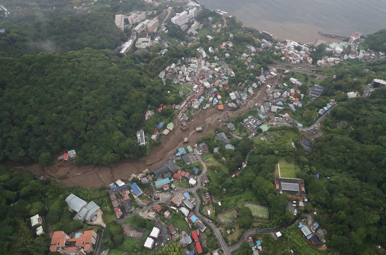 80 de persoane, date dispărute în urma alunecărilor de teren, "ca un tsuami", din Japonia