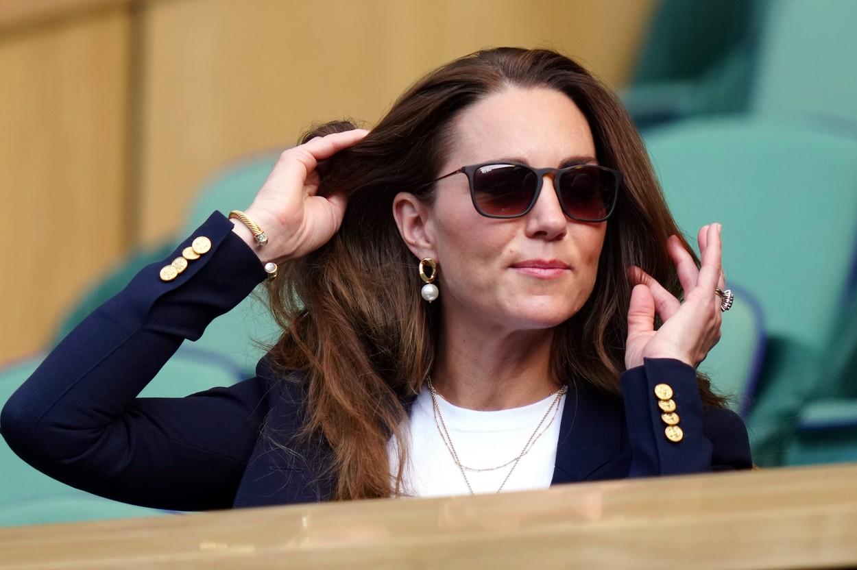 Kate Middleton intră în izolare, după ce a luat contact cu o persoană infectată cu coronavirus Kate Middleton intră în izolare, după ce a luat contact cu o persoană infectată cu coronavirus