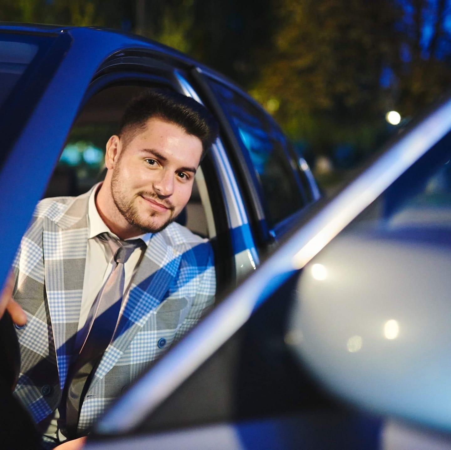 Şoferul BMW-ului care a spulberat doi soţi în staţia de autobuz din Baia Mare a fost pus în libertate Şoferul BMW-ului care a spulberat doi soţi în staţia de autobuz din Baia Mare a fost pus în libertate