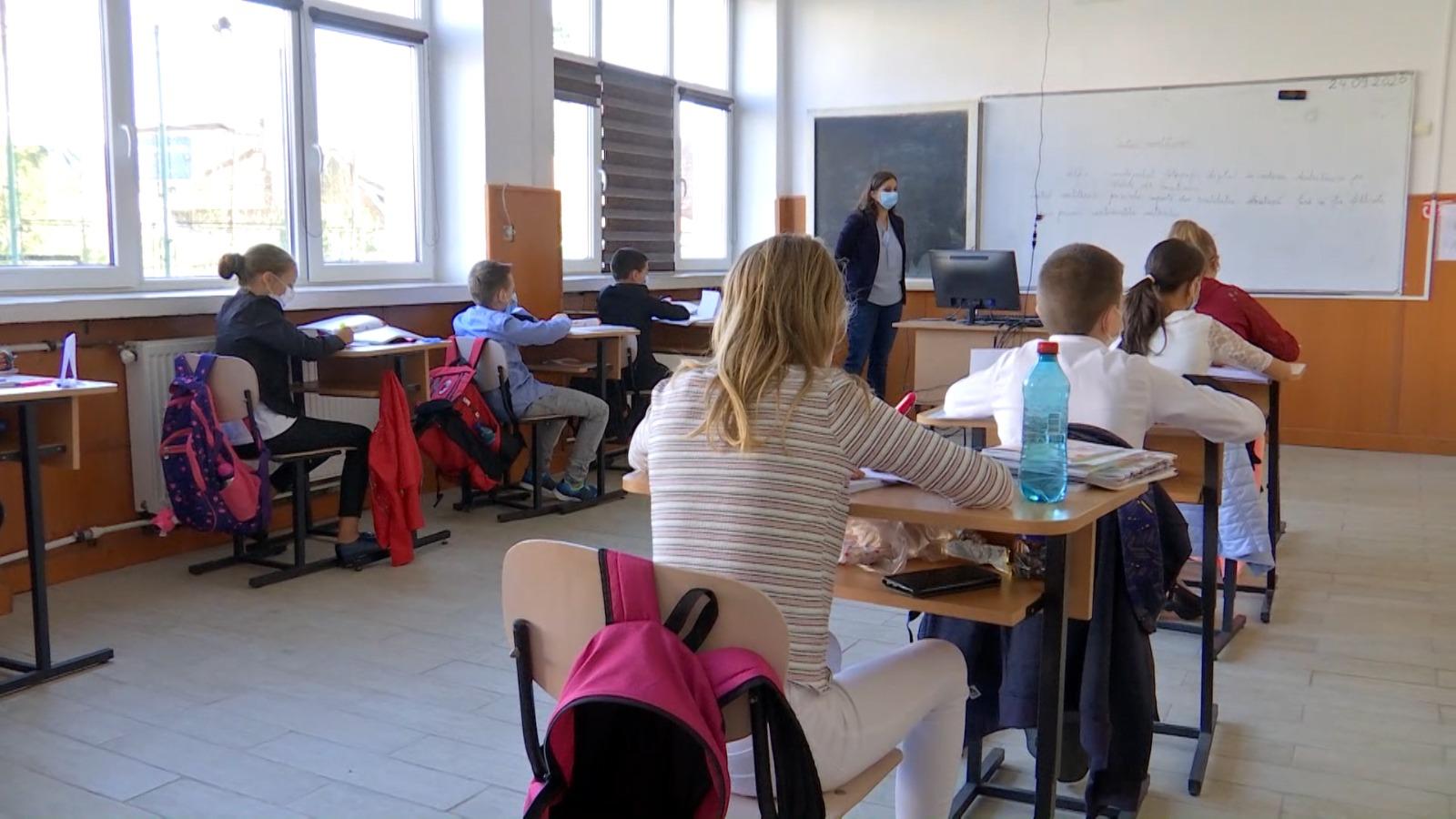 Deputaţii amână discuţiile privind educaţia sexuală în şcoli: USR şi Klaus Iohannis şi-ar dori să fie o materie obligatorie