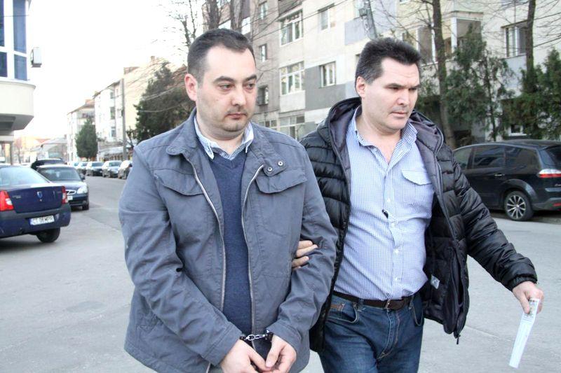 Un fost preot care a omorât o fată de 15 ani, în Mamaia, cere daune de 10 mil. €, nemulțumit de condițiile din închisoare Un fost preot care a omorât o fată de 15 ani, în Mamaia, cere daune de 10 mil. €, nemulțumit de condițiile din închisoare