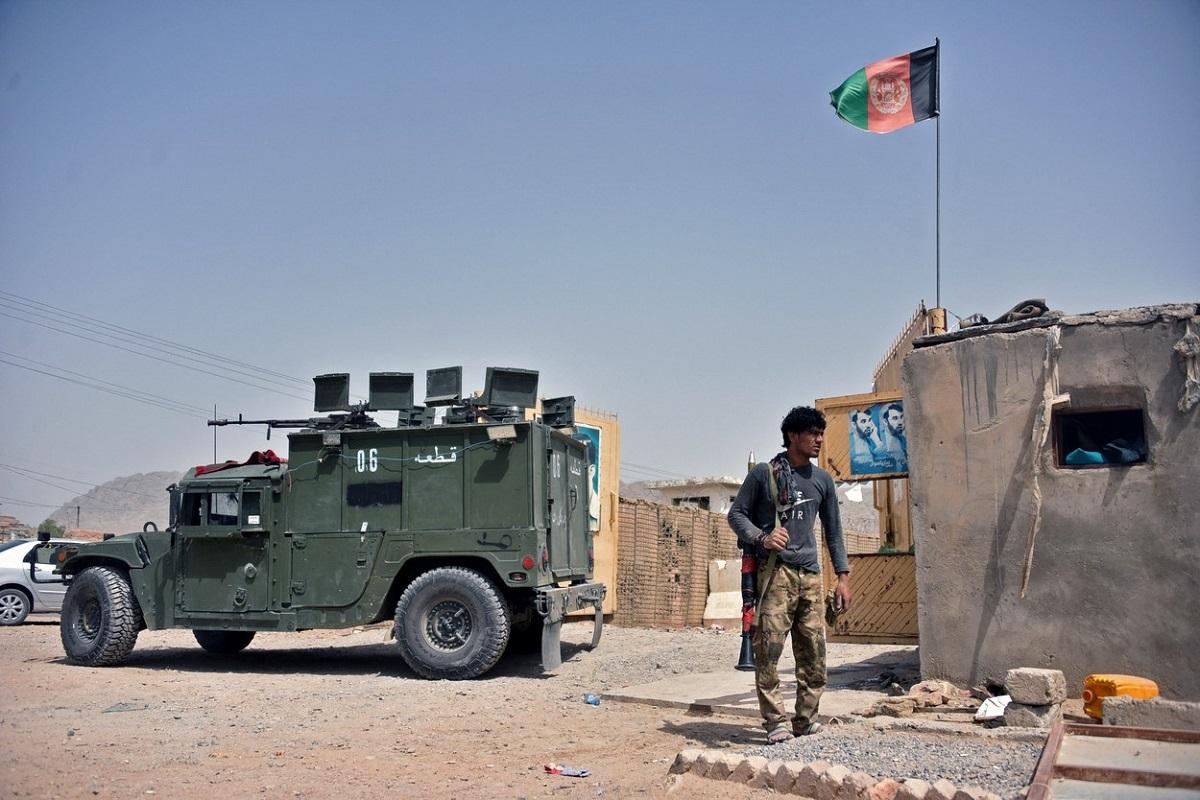 Talibanii au pus stăpânire pe bazele militare din Afganistan