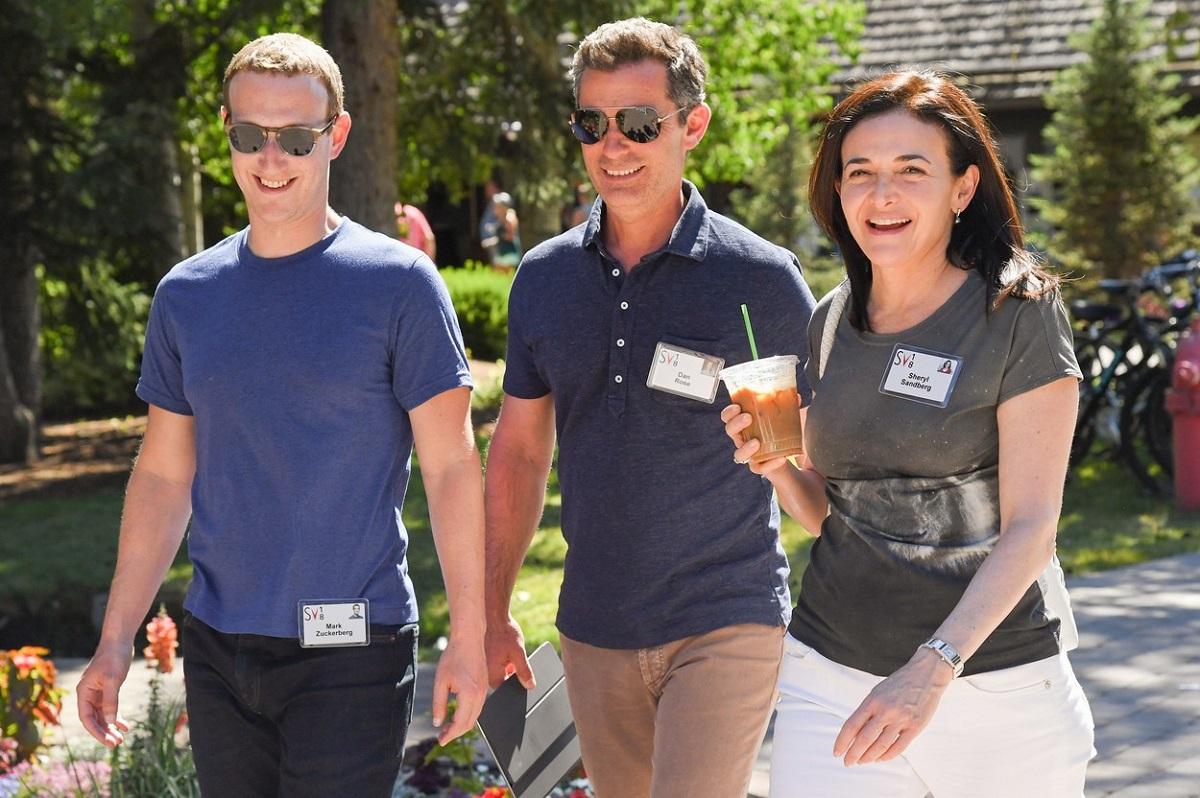 Mark Zuckerberg, Dan Rose și Sheryl Sandberg la Conferința  Sun Valley din iulie 2018