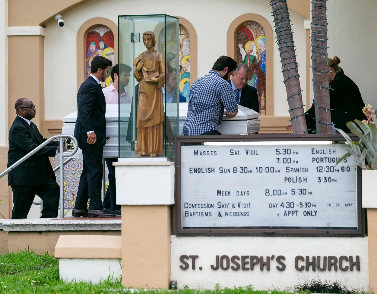 Imagini de la înmormântarea întregii familii moarte în urma blocului prăbuşit din Miami