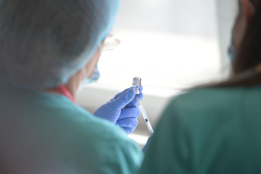 Surse: Cel puțin două decese cauzate de tulpina Delta a coronavirusului în România. Niciuna din persoanele care au murit nu era vaccinată Surse: Cel puțin două decese cauzate de tulpina Delta a coronavirusului în România. Niciuna din persoanele care au murit nu era vaccinată