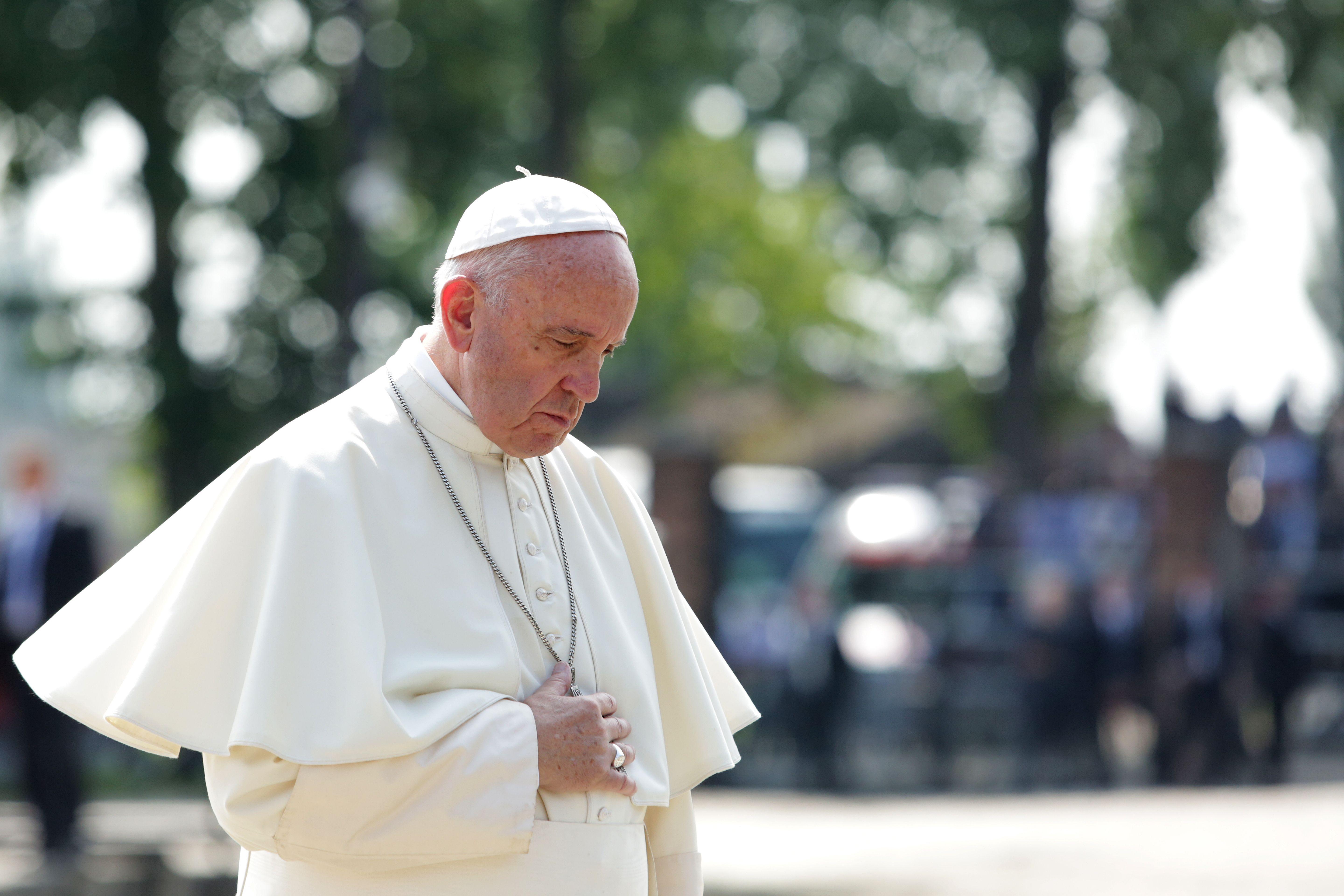 Papa Francisc a avut un ”episod de febră” după operația la colon, dar nu sunt motive de îngrijorare, anunță Vaticanul Papa Francisc, în timpul unei vizite în Polonia