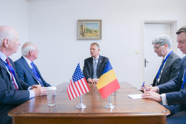 Klaus Iohannis, întrevedere cu senatorii care conduc delegația Congresului SUA la Summitul I3M