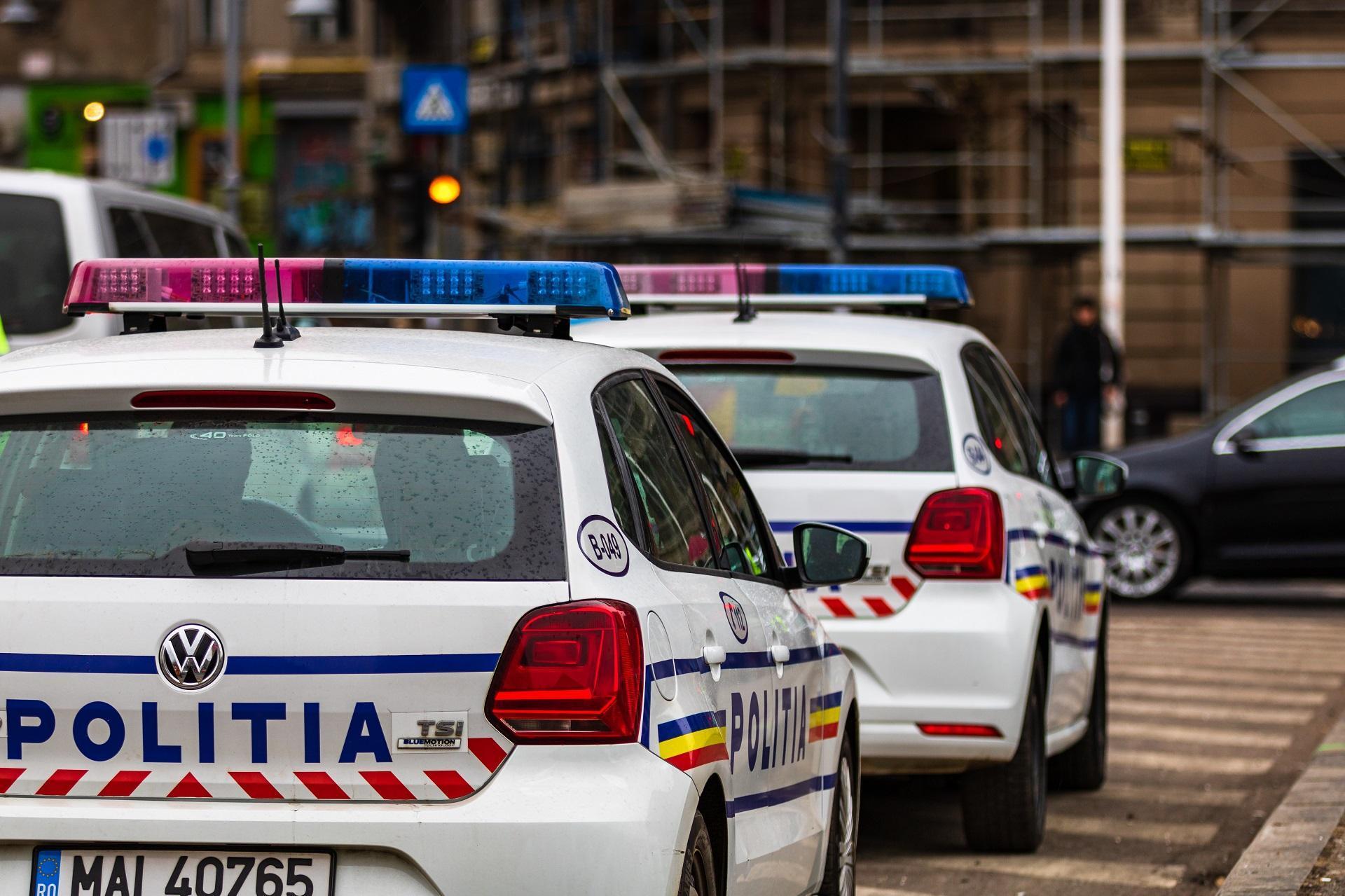 Liderul clanului Duduianu, arestat preventiv în dosarul de şantaj şi furt de maşini: a cerut victimei 3.500 de euro pentru a-i înapoi maşina Liderul clanului Duduianu, arestat preventiv în dosarul de şantaj şi furt de maşini: a cerut victimei 3.500 de euro pentru a-i înapoi maşina