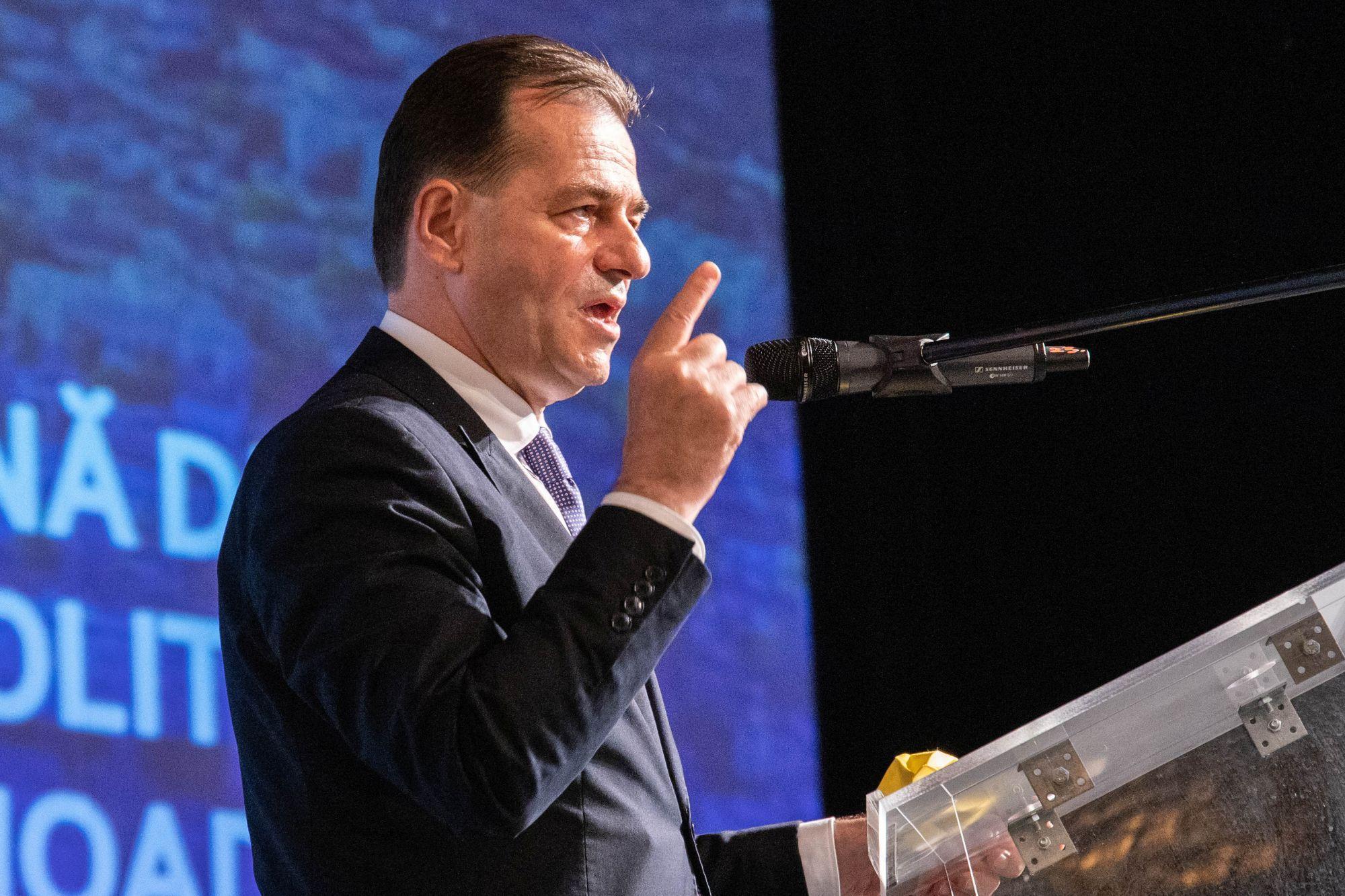 Ludovic Orban reclamă "managementul dezastruos" de la CFR Călători, arătând că fostul manager "a pus compania într-o formă bună" Ludovic Orban reclamă "managementul dezastruos" de la CFR Călători, arătând că fostul manager "a pus compania într-o formă bună"