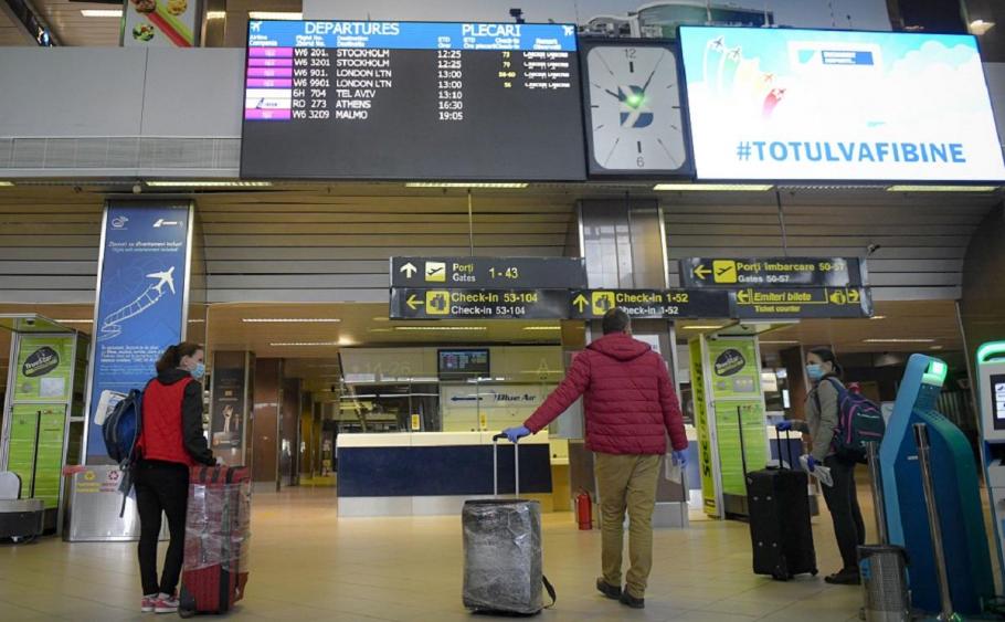 Alertă pe Otopeni, după ce a fost sesizată o degajare de fum în una dintre camerele tehnice. O parte dintre pasageri a fost relocată Alertă pe Otopeni, după ce a fost sesizată o degajare de fum în una dintre camerele tehnice. O parte dintre pasageri a fost relocată