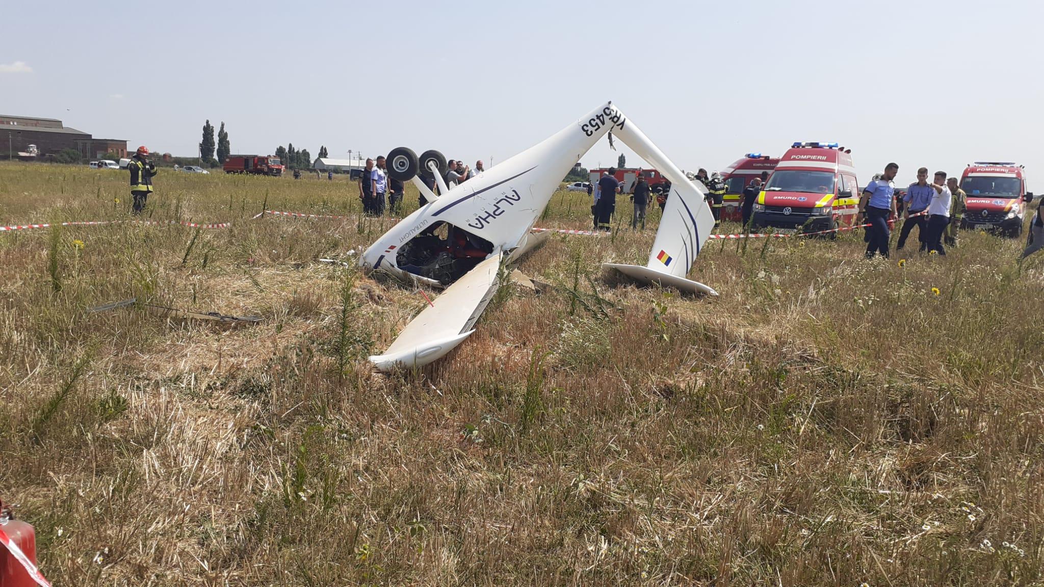 Un avion de mici dimensiuni s-a prăbuşit lângă Bucureşti. Două victime au fost preluat de SMURD