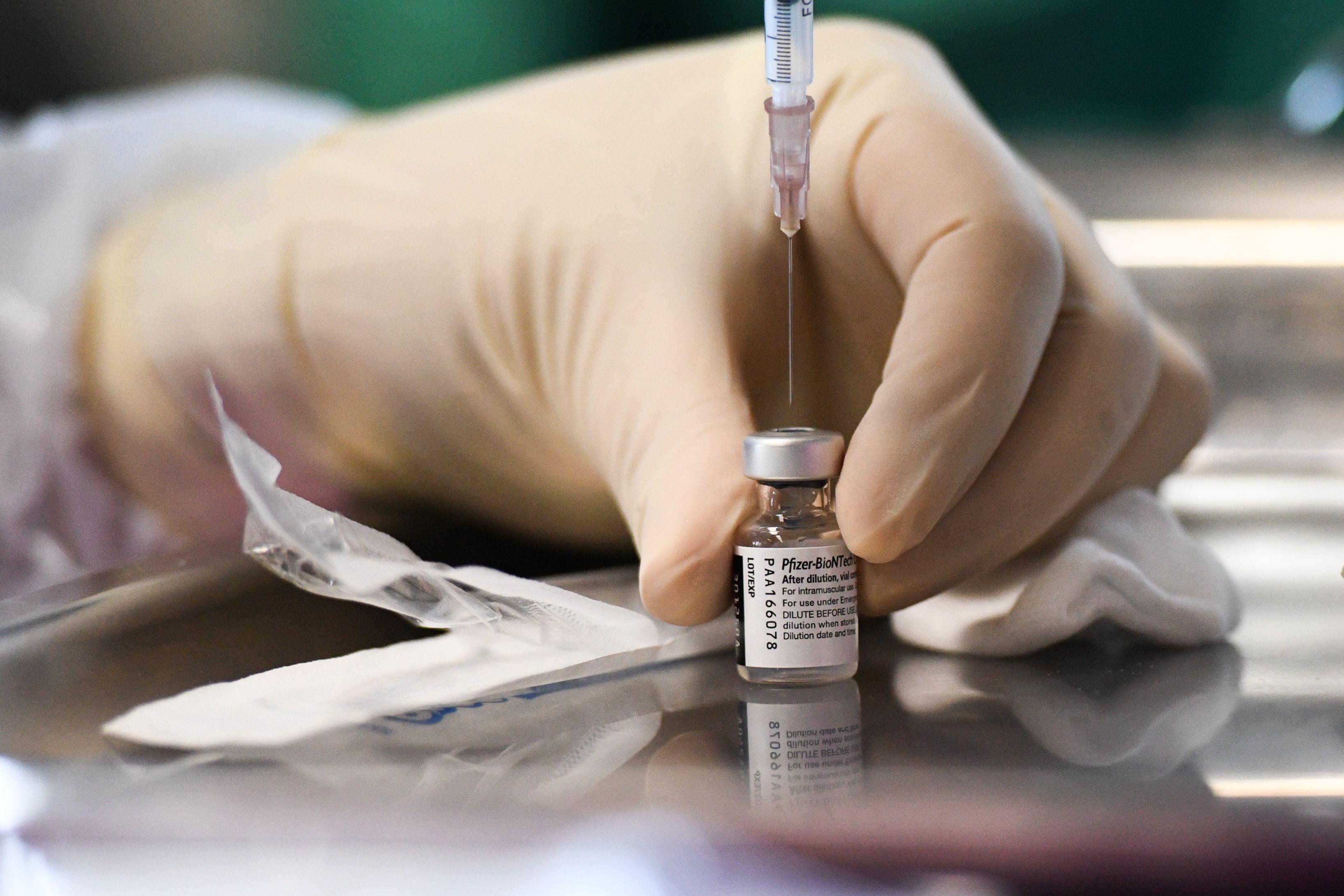 Guvernul vrea să stimuleze financiar vaccinarea anti-Covid în România