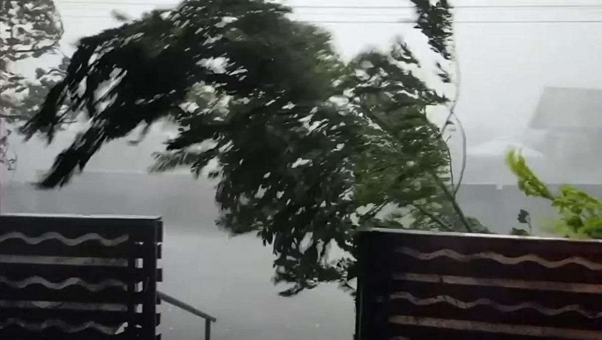 Cod roşu de tornadă, grindină şi ploi torenţiale, în judeţele Neamţ şi Bacău. Mesaj RO ALERT pentru populaţie Cod roşu de tornadă, grindină şi ploi torenţiale, în judeţele Neamţ şi Bacău. Mesaj RO ALERT pentru populaţie