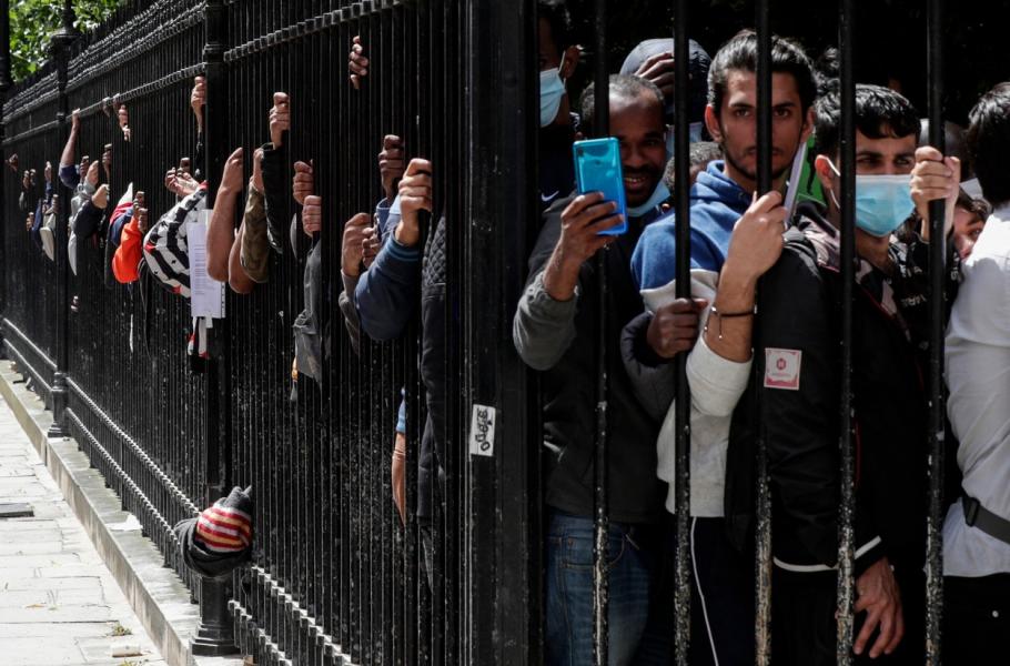 "UE nu este pregătită". Europa se teme de un val de refugiați din Afganistan. 6 ţări cer ca repatrierile forțate să nu fie oprite "UE nu este pregătită". Europa se teme de un val de refugiați din Afganistan. 6 ţări cer ca repatrierile forțate să nu fie oprite