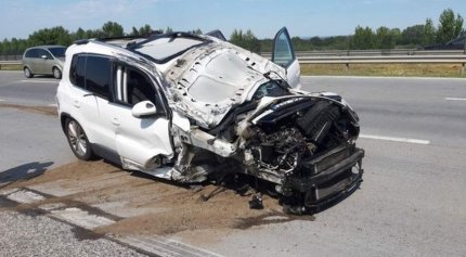 Cuplu de români, accident înfiorător în Ungaria cu un TIR. Femeia era însărcinată şi a zburat prin trapa maşinii