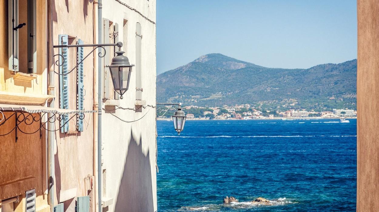 Hollywood-ul s-a mutat, pe timpul verii, pe Coasta de Azur. Vedetele își petrec vacanțele de lux pe riviera franceză