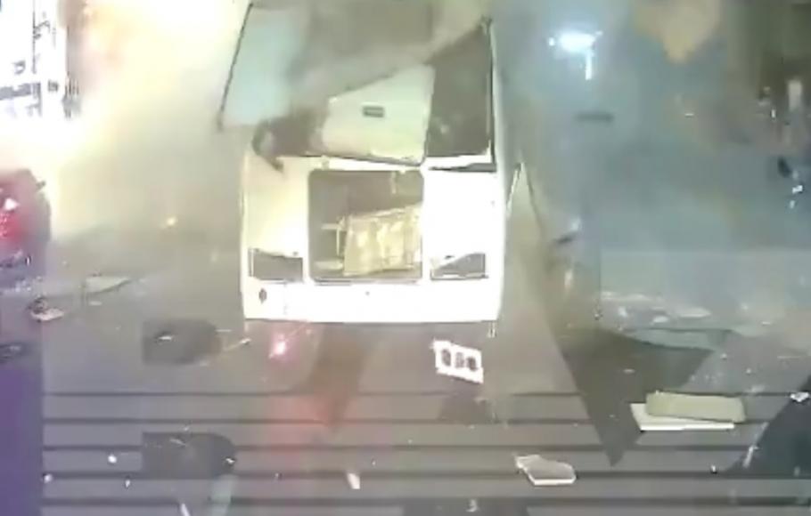 Un autobuz a explodat în staţie, în Rusia. O persoană a murit, alte 18 au fost rănite - VIDEO Un autobuz a explodat în staţie, în Rusia. O persoană a murit, alte 18 au fost rănite - VIDEO