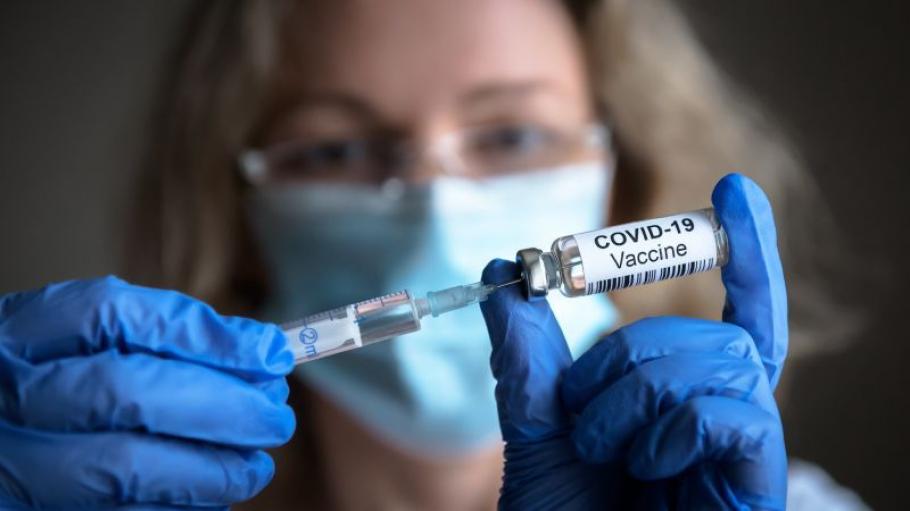 CNCAV anunță schimbări în vaccinarea anti-Covid. Persoanele cu reactii adverse pot face rapelul cu alt tip de ser CNCAV anunță schimbări în vaccinarea anti-Covid. Persoanele cu reactii adverse pot face rapelul cu alt tip de ser