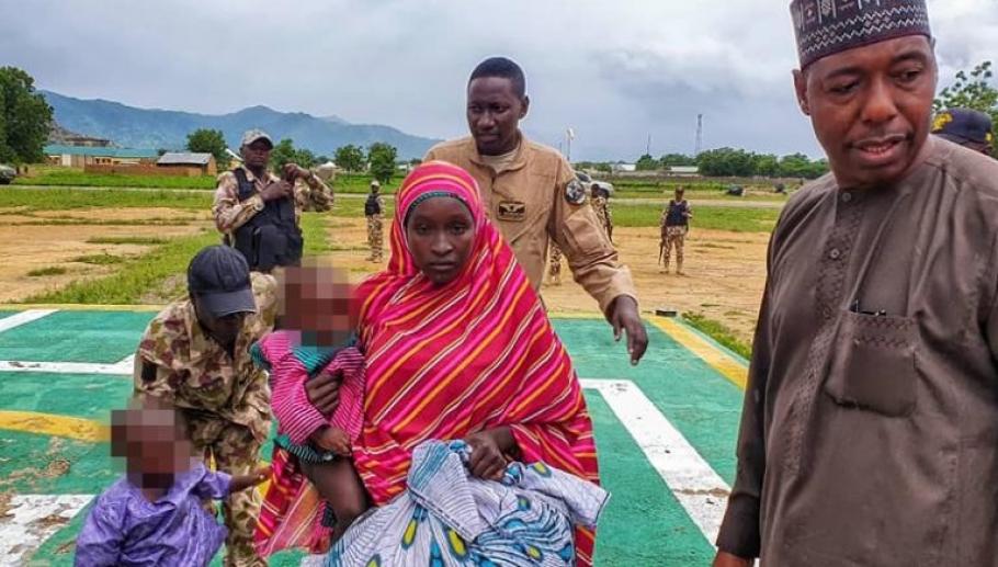 O a doua tânără răpită de organizația teroristă Boko Haram s-a întors acasă cu doi copii, la şapte ani după ce a fost răpită O a doua tânără răpită de organizația teroristă Boko Haram s-a întors acasă cu doi copii, la şapte ani după ce a fost răpită