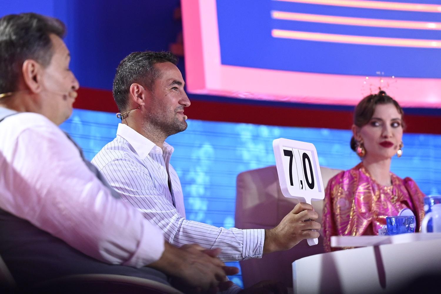 Bogdan Ioniță va juriza alături de Nea Mărin, Iulia Albu și Jean de la Craiova prestațiile primilor concurenți Splash! Vedete la apă Bogdan Ioniță va juriza alături de Nea Mărin, Iulia Albu și Jean de la Craiova prestațiile primilor concurenți Splash! Vedete la apă