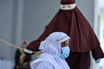 Ce este legea Sharia și ce reguli dure au talibanii pentru femei. O femeie a rămas fără deget pentru că a fost prinsă cu ojă