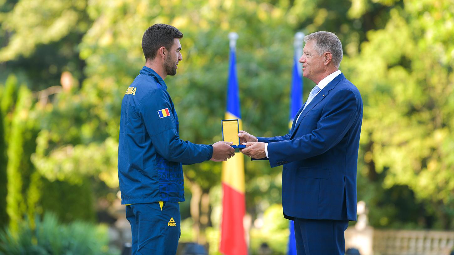 Sportivii români medaliaţi la Tokyo au fost decoraţi de preşedintele Klaus Iohannis
