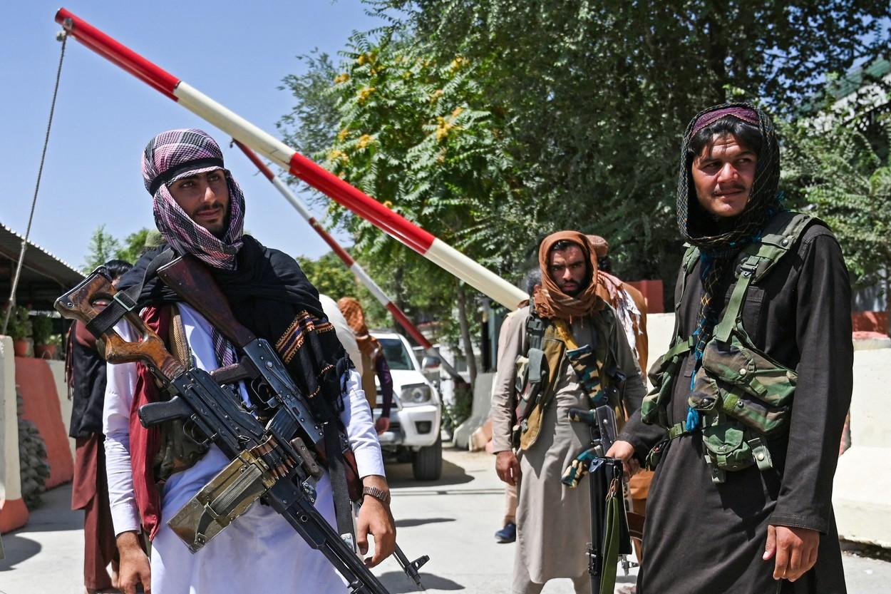 LIVE UPDATE 12 morți la aeroportul din Kabul. Talibanii nu-i mai lasă pe afgani în aeroport. Afgan: "Este un dezastru complet”