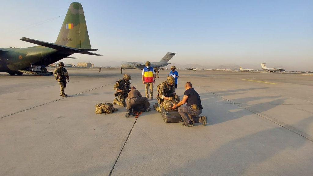 Cine sunt românii evacuați cu aeronava MApN din capitala Afganistanului.