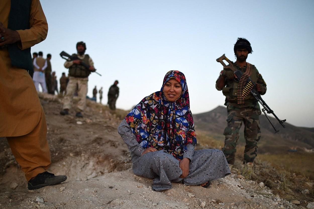 Talibanii au capturat-o pe Salima Mazari, femeia guvernator din Afganistan care pregătea o ripostă împotriva insurgenţilor Talibanii au capturat-o pe Salima Mazari, femeia guvernator din Afganistan care pregătea o ripostă împotriva insurgenţilor
