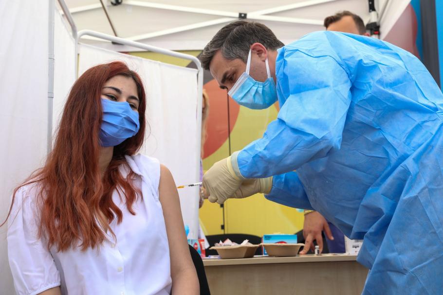 Administrarea celei de-a treia doze de vaccin anti-COVID ar putea începe în octombrie. Cine va avea prioritate Administrarea celei de-a treia doze de vaccin anti-COVID ar putea începe în octombrie. Cine va avea prioritate