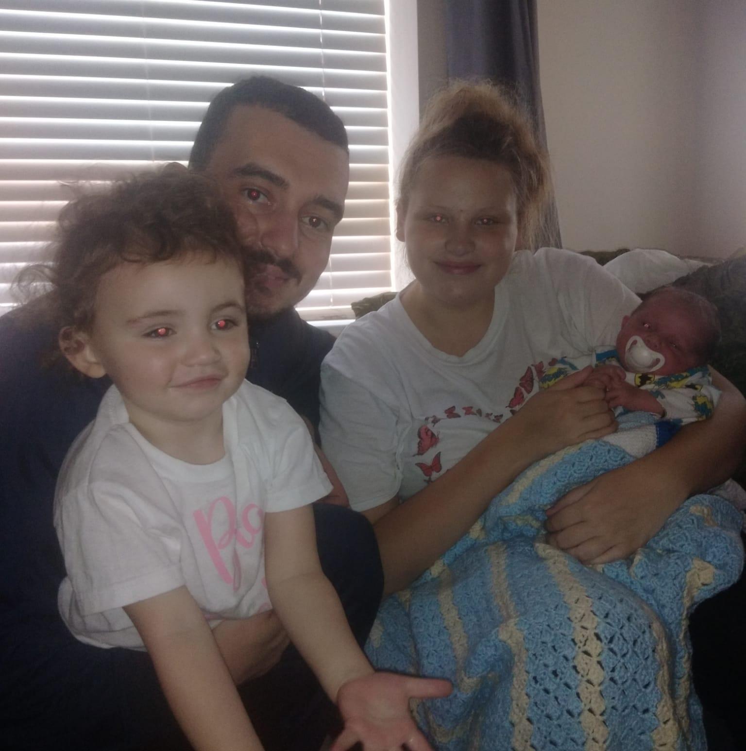 Georgia Crowther are o relaţie cu Calvin Home şi doi copii sănătoşi