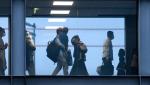 Un afgan care a ajutat la evacuarea ambasadei Franţei de la Kabul, bănuit de legături cu talibanii
