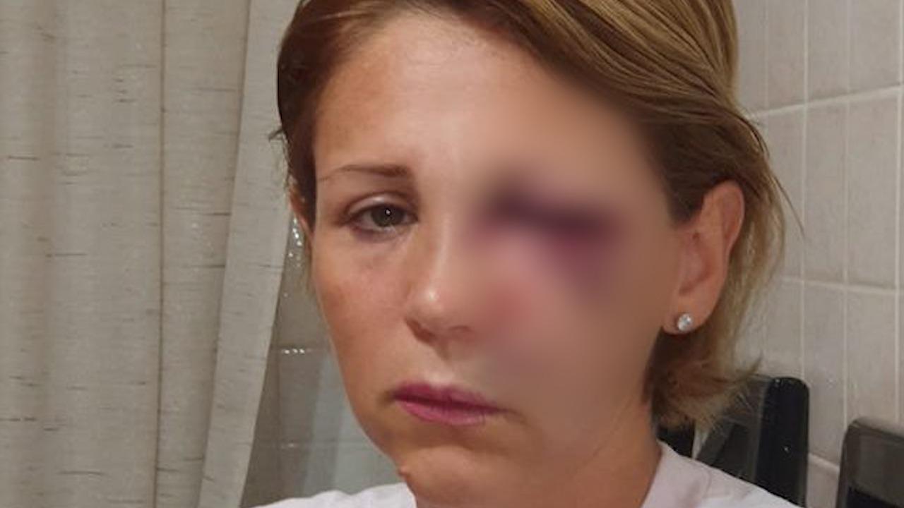 O româncă a fost bătută într-un supermarket din Italia