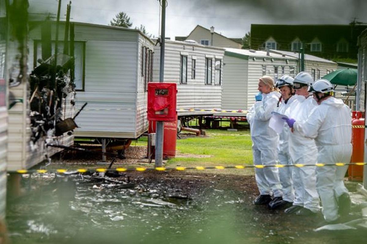 Fetiţă de doi ani moartă, în Marea Britanie, după ce rulota în care îşi petrecea vacanţa alături de familie a luat foc Anchetatorii nu au stabilit sursa incendiului din Marea Britanie