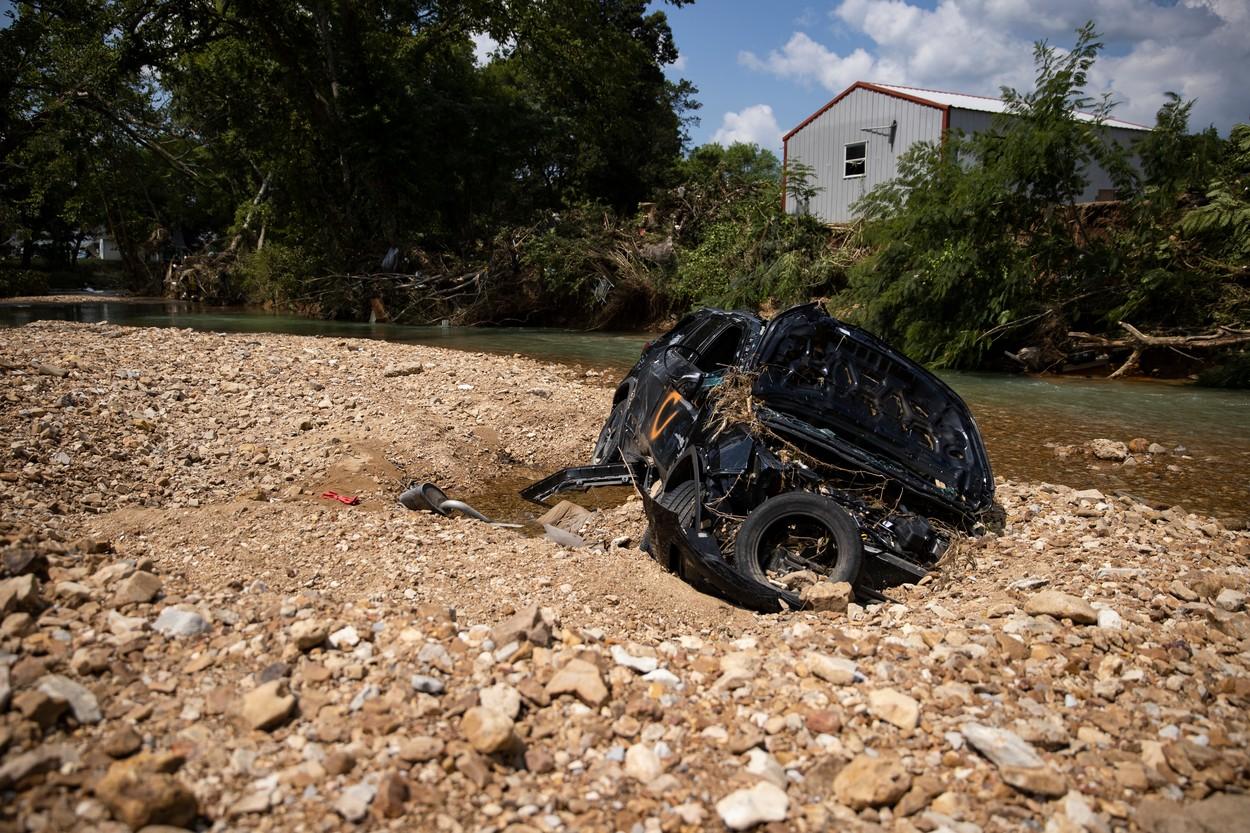 Inundaţii devastatoare în Tennessee