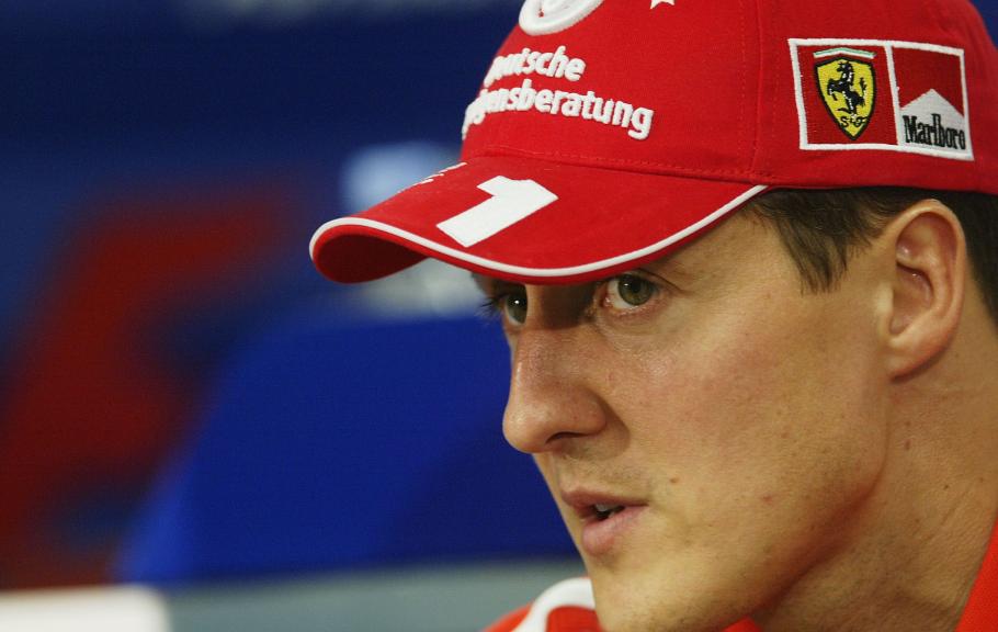 Michael Schumacher, în timpul unei conferinţe de presă la MP al statului Monaco, 28 mai 2003 Michael Schumacher, în timpul unei conferinţe de presă la MP al statului Monaco, 28 mai 2003
