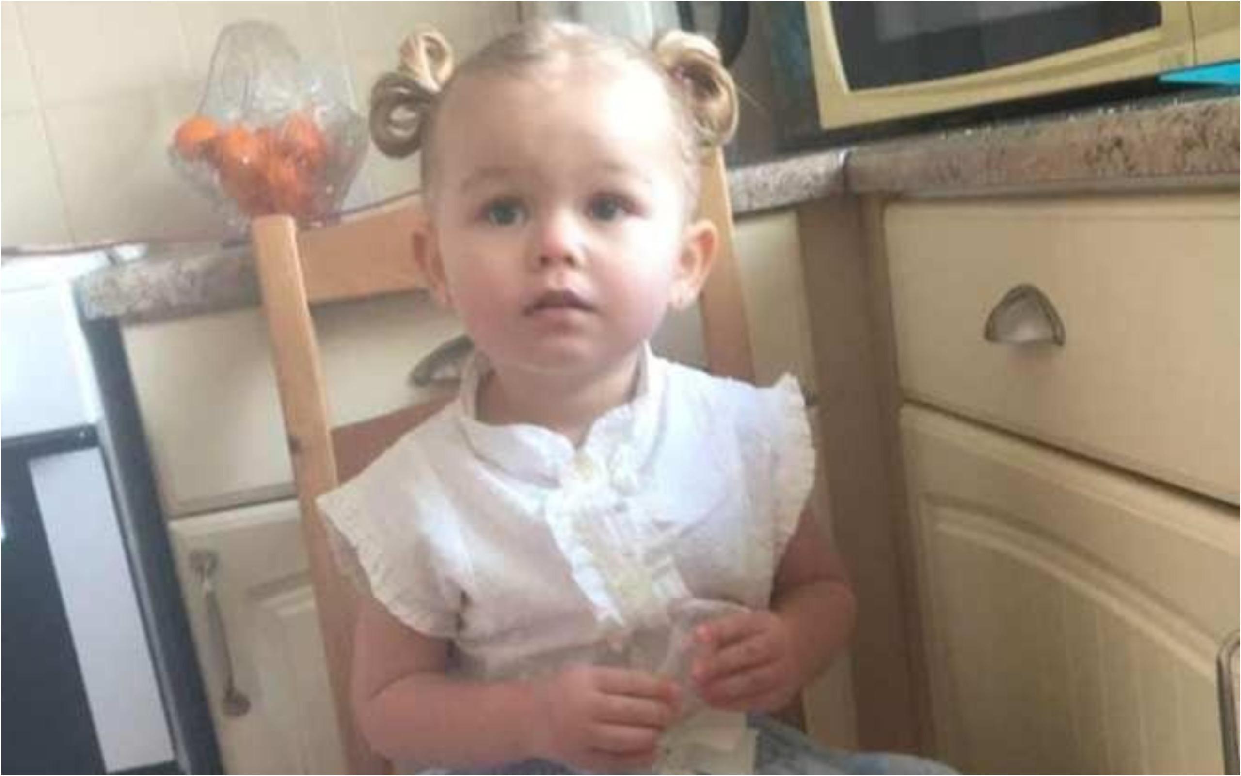 Lacrimi pentru fetița de doi ani care a murit carbonizată în rulota în care îşi petrecea vacanţa alături de familie, în Marea Britanie. ”Era bebelușa familiei”