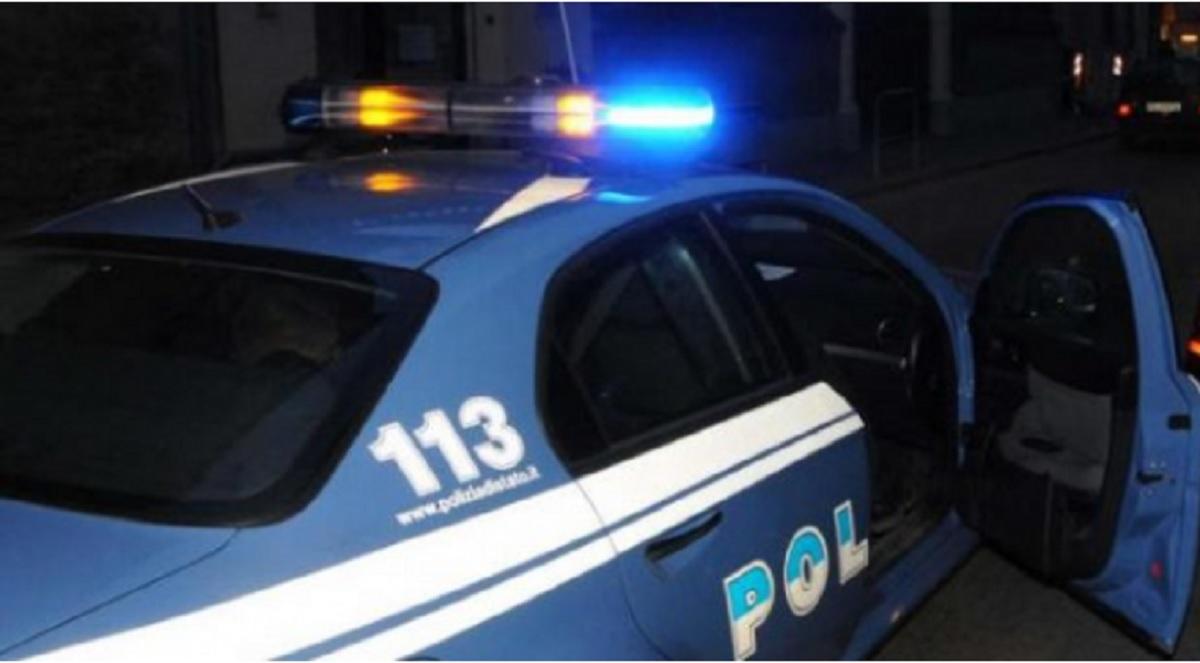 Român reţinut în Italia, după ce şi-a bătut şi abuzat soţia Poliţiştii italieni l-au reţinut pe românul acuzat că şi-a bătut şi şi-a abuzat soţia
