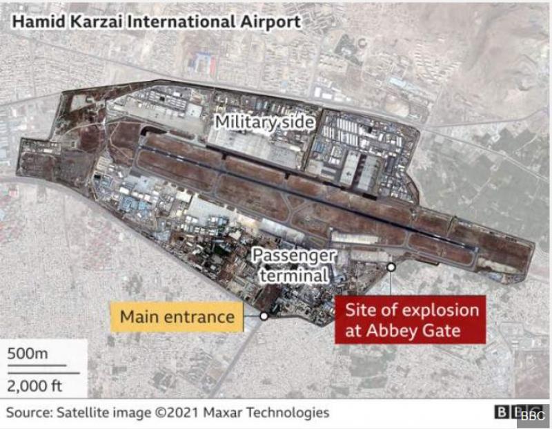 Dublu atentat sinucigaș la porțile de intrare în aeroportul din Kabul. Sunt cel puțin 11 morți și zeci de răniți, inclusiv 3 soldați americani Locul în care au avut loc exploziile, la aeroportul din Kabul