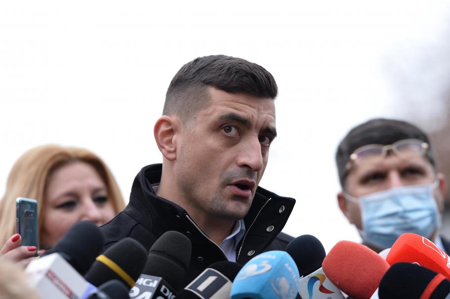 George Simion, după ce un reprezentat AUR a fost găsit cu cannabis: "Cu siguranţă nu va fi propunerea noastră de prim-ministru" George Simion, după ce un reprezentat AUR a fost găsit cu cannabis: "Cu siguranţă nu va fi propunerea noastră de prim-ministru"