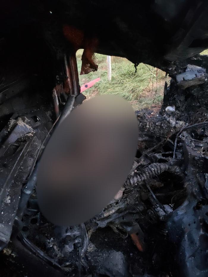 Un tânăr a ars de viu la volanul mașinii, după un accident cumplit între Lețcani și Podu Iloaiei. Pasagerul de 28 de ani a fost aruncat prin parbriz