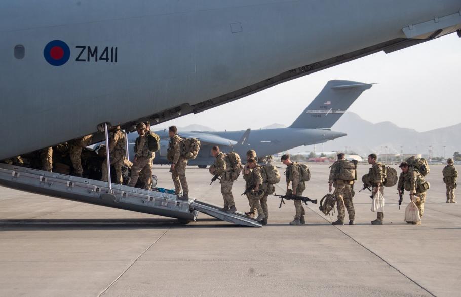 SUA, în ultima fază a retragerii din Afganistan: evacuările civile se încheie azi. Talibanii, pregătiţi să preia controlul complet SUA, în ultima fază a retragerii din Afganistan: evacuările civile se încheie azi. Talibanii, pregătiţi să preia controlul complet