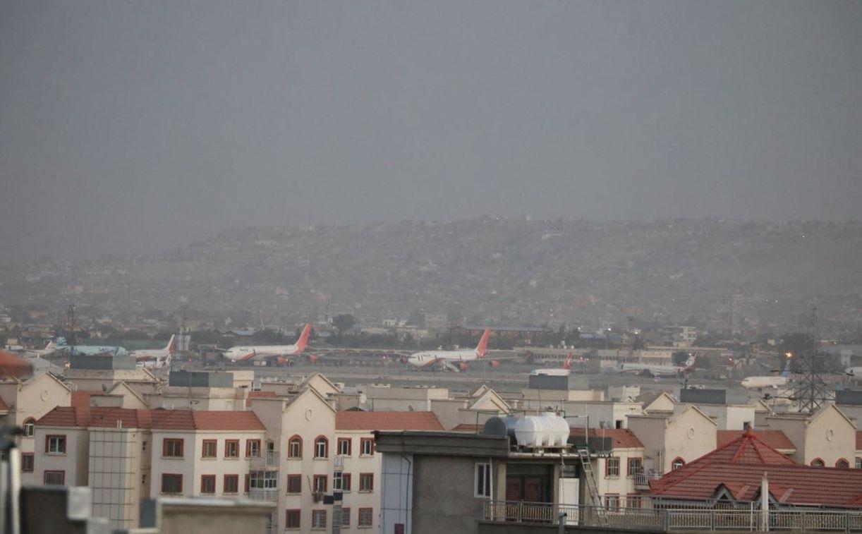 Vedere panoramică din Kabul, în zona aeroportului
