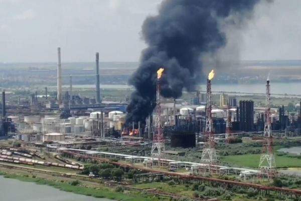Rafinăria Petromidia, amendată cu 100.000 de lei pentru că n-a respectat normele de mediu în timpul lucrărilor de revizie după incendiul devastator