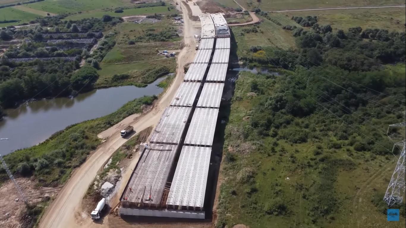 Unul dintre cele mai impresionante proiecte în construcţie din România. Imagini cu viaductul de la Tălmăcel. FOTO şi VIDEO