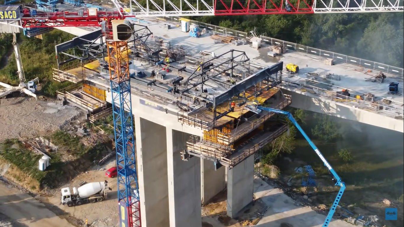 Unul dintre cele mai impresionante proiecte în construcţie din România. Imagini cu viaductul de la Tălmăcel. FOTO şi VIDEO