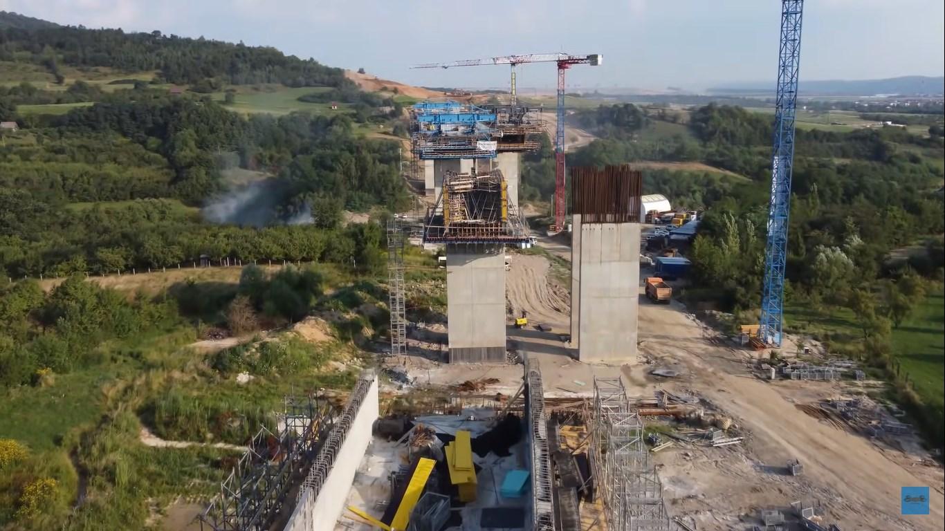 Unul dintre cele mai impresionante proiecte în construcţie din România. Imagini cu viaductul de la Tălmăcel. FOTO şi VIDEO